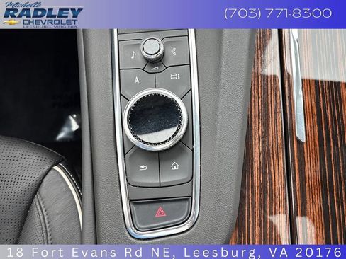 Used 2023 Cadillac Escalade Premium Luxury AWD/4WD image 22