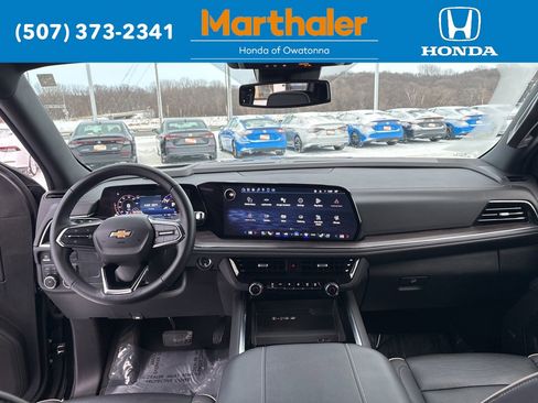 Used 2025 Chevrolet Suburban Premier image 24