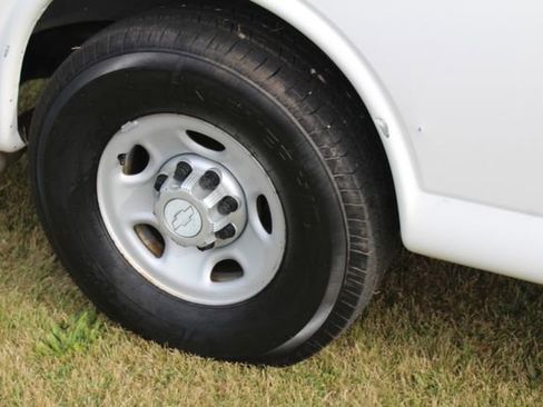 Used 2014 Chevrolet Express 3500 Extended image 21