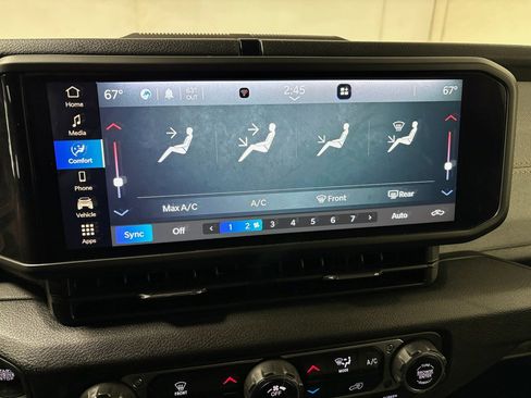 Used 2024 Jeep Gladiator Sport AWD/4WD image 17