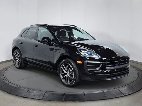 Certified 2026 Porsche Macan AWD/4WD image 9