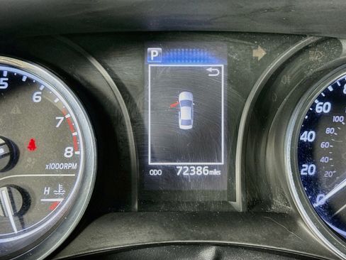 Used 2020 Toyota Camry SE FWD image 16