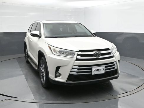 Used 2019 Toyota Highlander XLE image 22