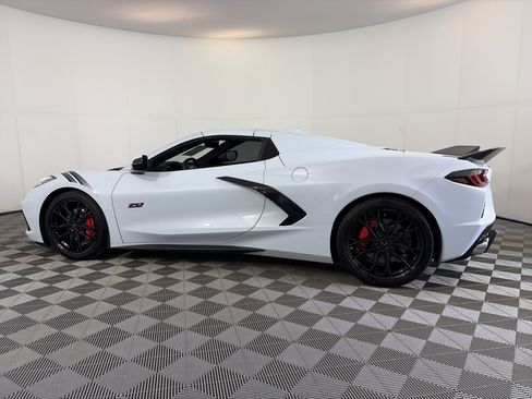 Used 2023 Chevrolet Corvette Stingray Preferred Conv w/ Battery Protection Package RWD image 5