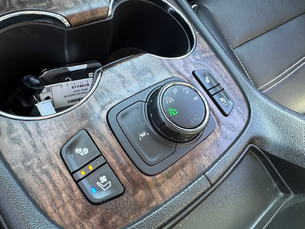 Used 2020 GMC Acadia Denali w/ Denali Ultimate Package AWD/4WD image 30