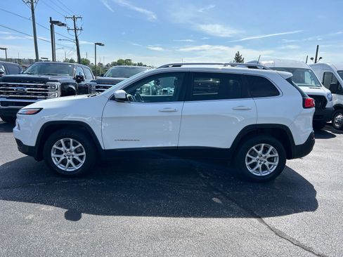 Used 2016 Jeep Cherokee Latitude w/ Cold Weather Group AWD/4WD image 4