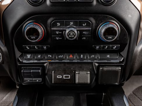 Used 2023 Chevrolet Silverado 3500 High Country image 25