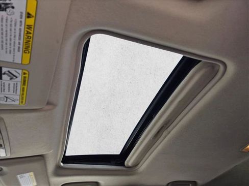 Used 2015 Mitsubishi Outlander SE AWD/4WD image 16