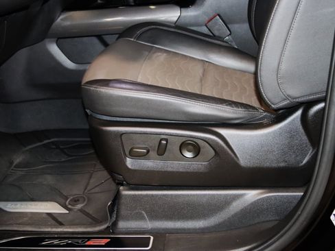 Used 2022 Chevrolet Silverado 1500 ZR2 w/ Technology Package image 38