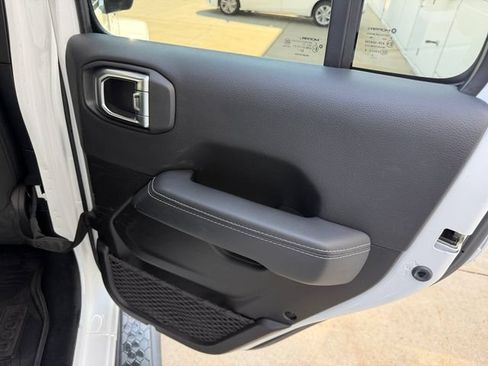 Used 2023 Jeep Wrangler Unlimited Sahara w/ Cold Weather Group AWD/4WD image 36