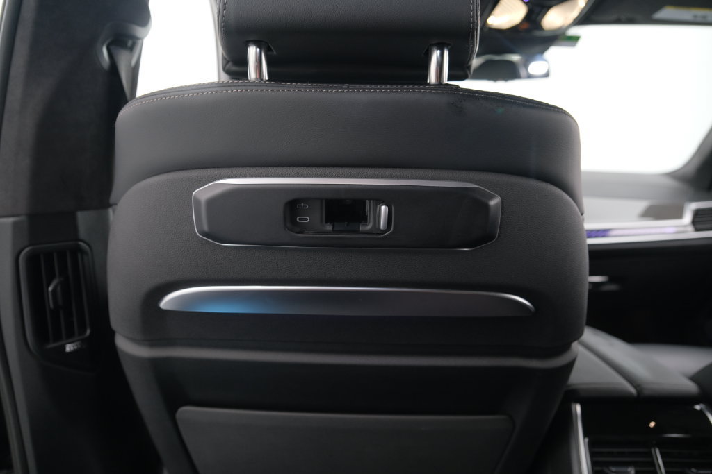 Used 2025 BMW X7 M60i w/ Executive Package AWD/4WD image 54