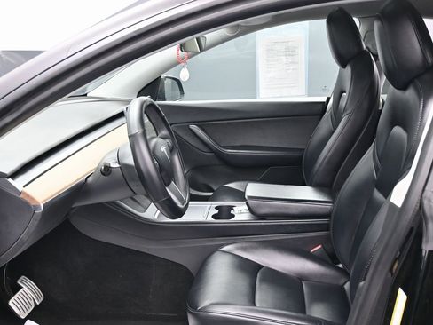 Used 2022 Tesla Model Y Performance image 16