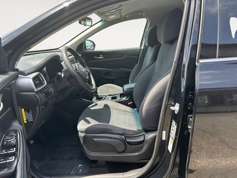 Used 2017 Kia Sorento LX image 9