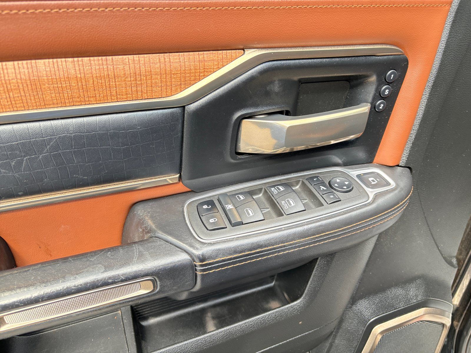 Used 2022 RAM 3500 Limited AWD/4WD image 10