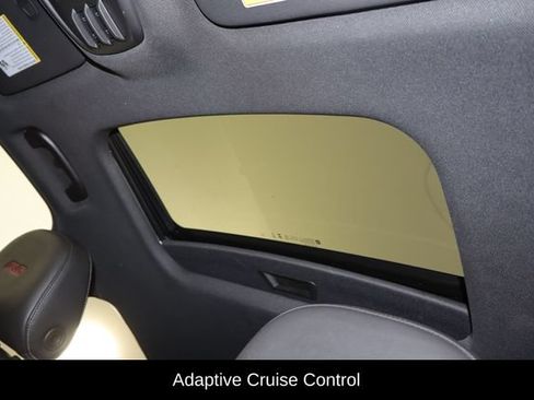 Used 2024 Chevrolet Trax RS w/ Sunroof Package FWD image 22