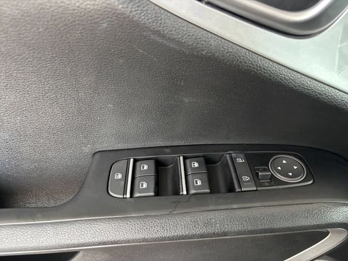 Used 2025 Kia Soul LX w/ LX Technology Package FWD image 18