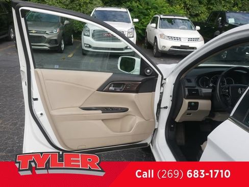 Used 2017 Honda Accord EX-L image 18