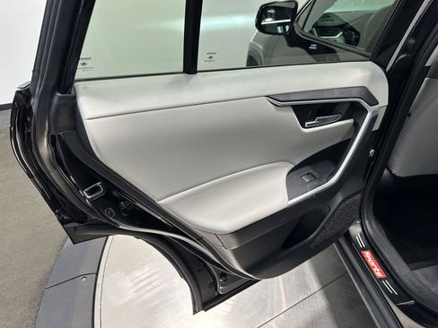 Used 2021 Toyota RAV4 XLE AWD/4WD image 22