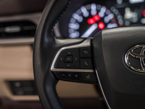 Used 2022 Toyota Highlander XLE image 27