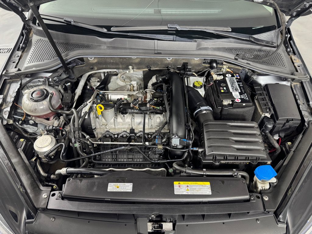 Used 2021 Volkswagen Golf 4-Door FWD image 24