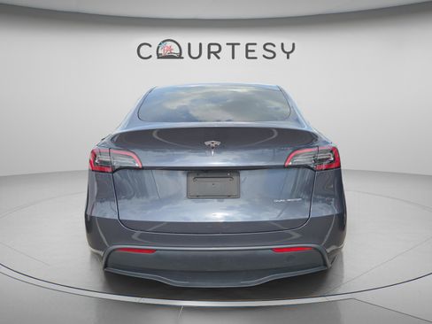Used 2023 Tesla Model Y Long Range AWD/4WD image 4