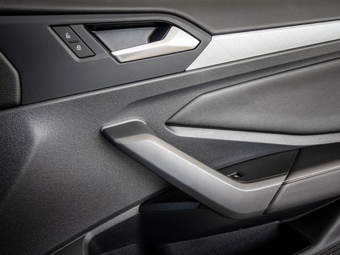 Used 2024 Volkswagen Jetta SE w/ Panoramic Sunroof Package FWD image 21