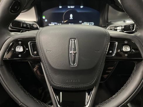 Used 2023 Lincoln Aviator AWD w/ Premium Package image 17