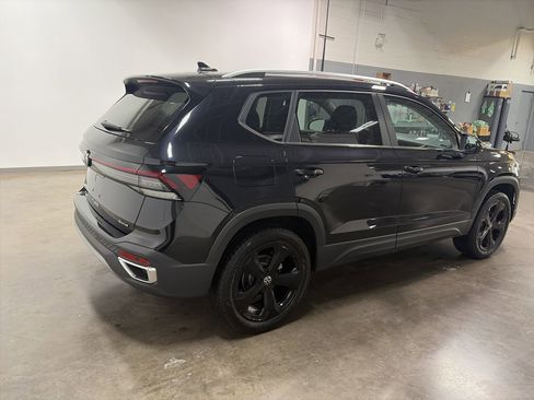 New 2026 Volkswagen Taos SEL image 3