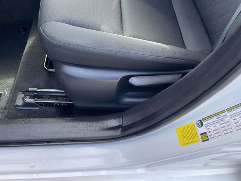 Used 2025 Toyota Corolla LE image 24