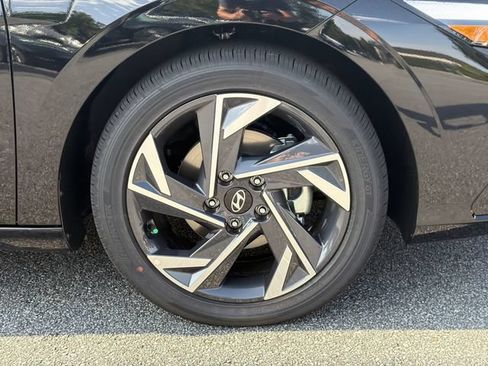 New 2026 Hyundai Elantra Limited FWD image 14