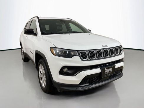 Used 2024 Jeep Compass Latitude AWD/4WD image 1