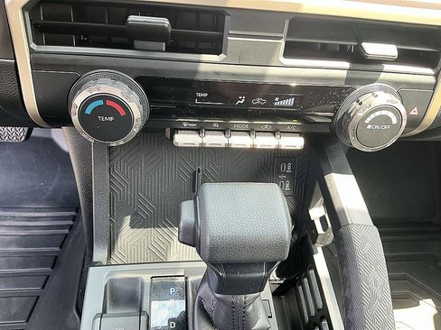 Used 2024 Toyota Tacoma SR5 AWD/4WD image 19