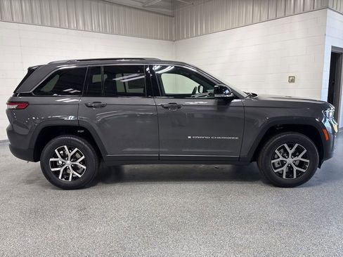 New 2025 Jeep Grand Cherokee Limited image 8