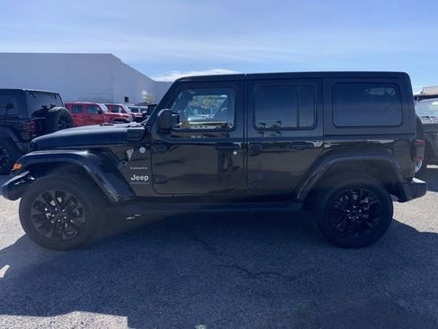 Used 2023 Jeep Wrangler Unlimited Sahara w/ Cold Weather Group image 8