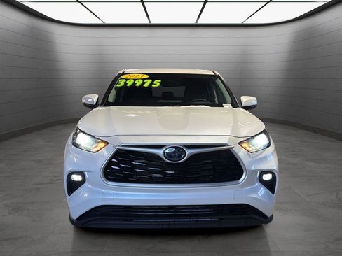 Used 2023 Toyota Highlander LE image 8