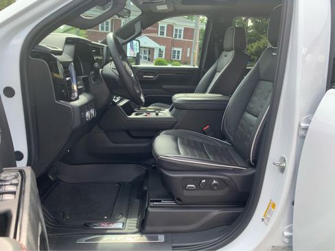 Used 2025 GMC Sierra 2500 AT4X AWD/4WD image 11