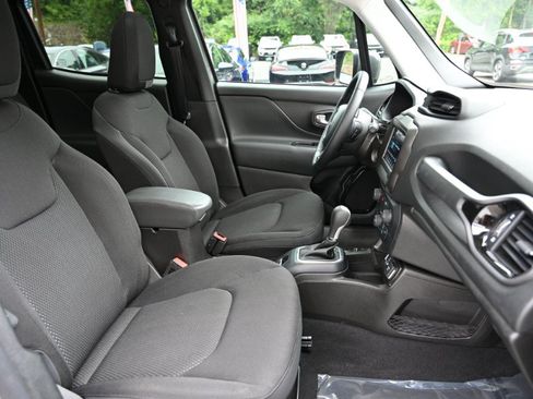 Used 2020 Jeep Renegade Altitude FWD image 18