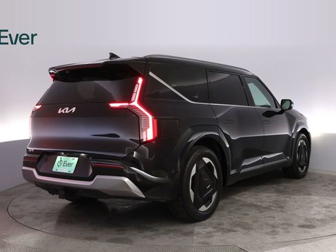 Used 2024 Kia EV9 Land AWD/4WD image 3