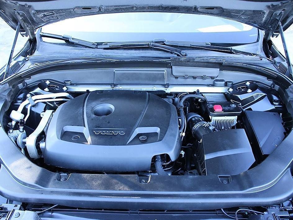 Used 2019 Volvo XC60 T5 Momentum w/ Premium Package FWD image 22