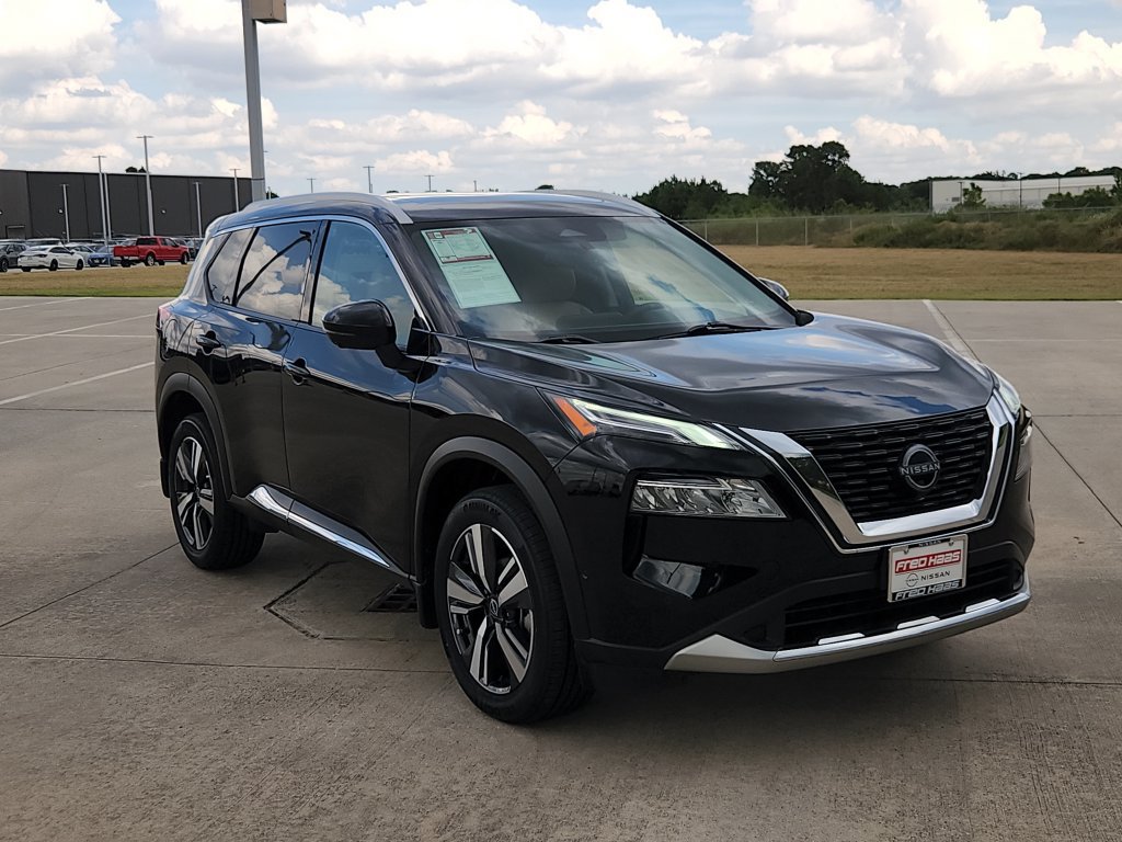 Used 2023 Nissan Rogue Platinum FWD image 3