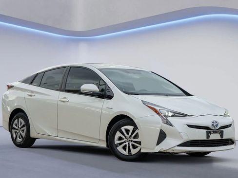 Used 2016 Toyota Prius Three image 1