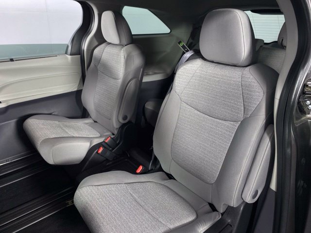 Used 2022 Toyota Sienna LE FWD image 16