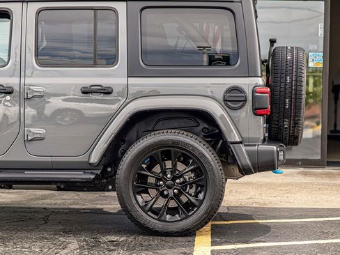 Used 2023 Jeep Wrangler Unlimited Sahara AWD/4WD image 7