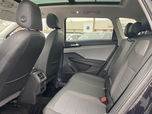 Certified 2023 Volkswagen Taos SE w/ Panoramic Sunroof Package image 20