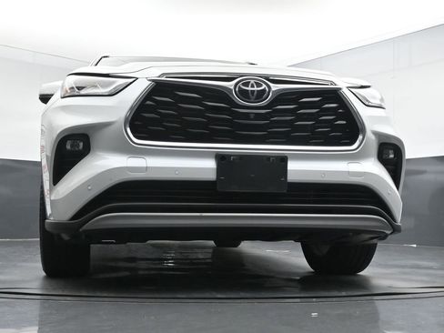Used 2023 Toyota Highlander Platinum image 19