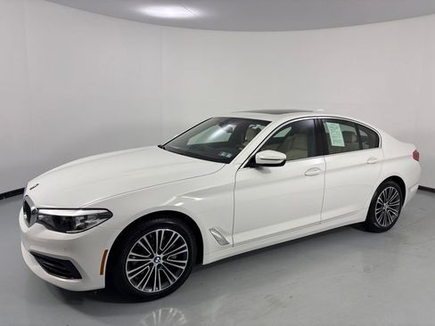 Used 2019 BMW 530i xDrive w/ Convenience Package AWD/4WD image 3