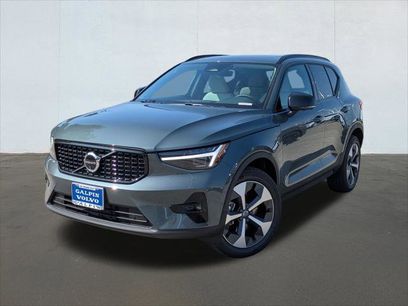 New 2026 Volvo XC40 B5 Plus w/ Protection Package Premier
