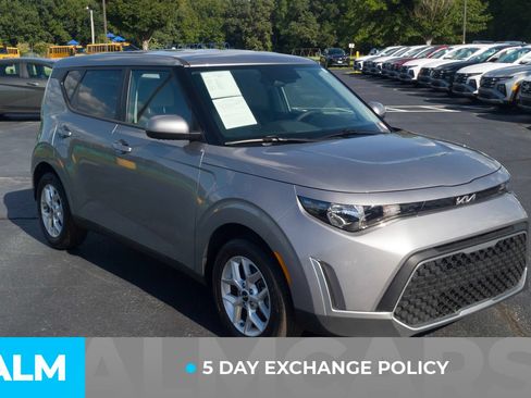 Used 2025 Kia Soul LX w/ LX Technology Package FWD image 3