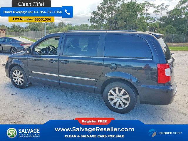 Used 2016 Chrysler Town & Country Touring FWD image 3