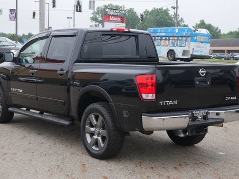 Used 2015 Nissan Titan SV w/ SV Value Truck Package AWD/4WD image 9